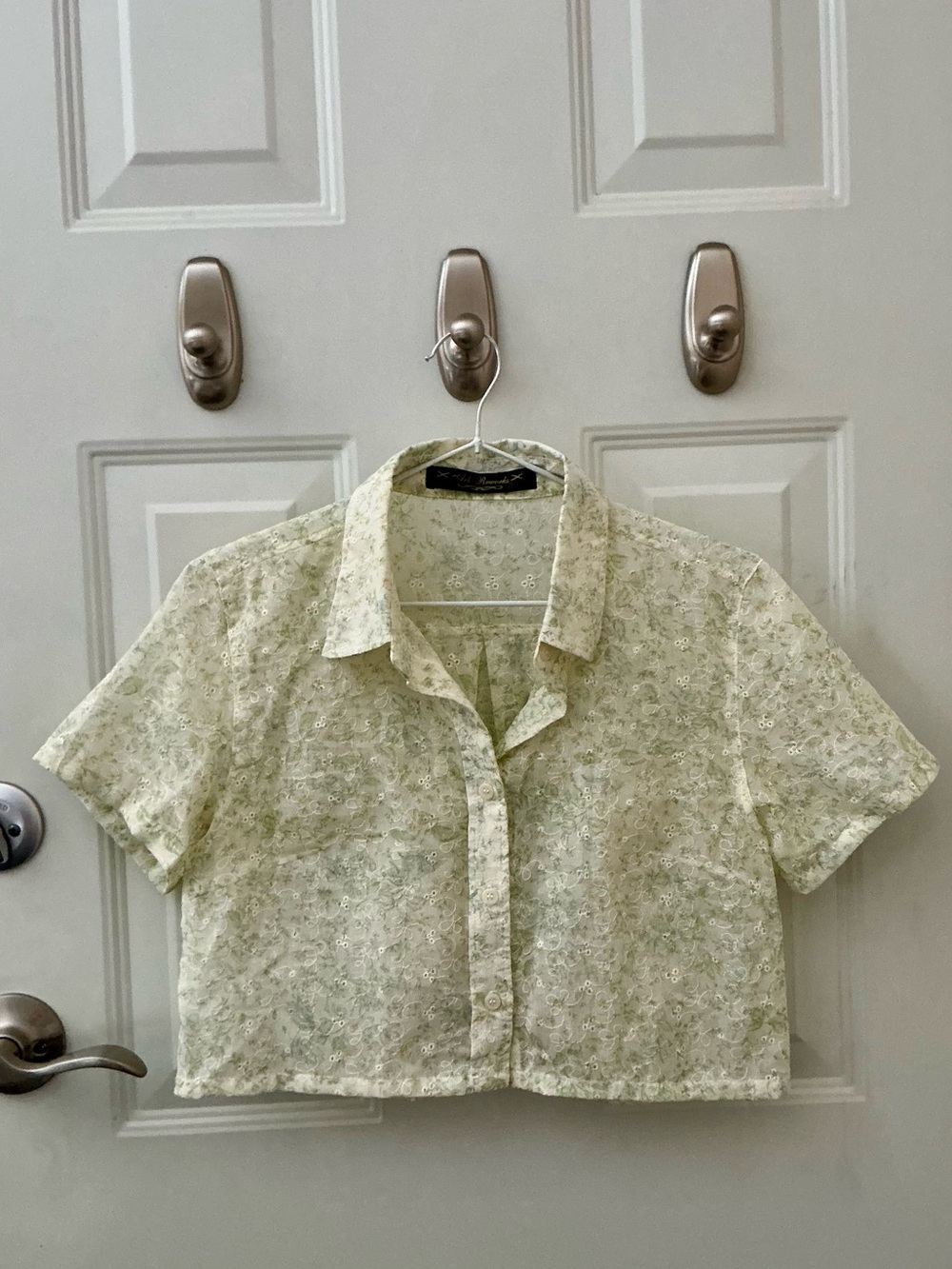 Light Green Floral Cropped Button-Up Shirt